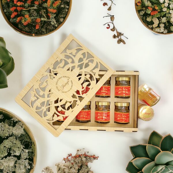 Hộp Yến Đông Trùng Hạ Thảo 560ml (8 hũ x 70ml)